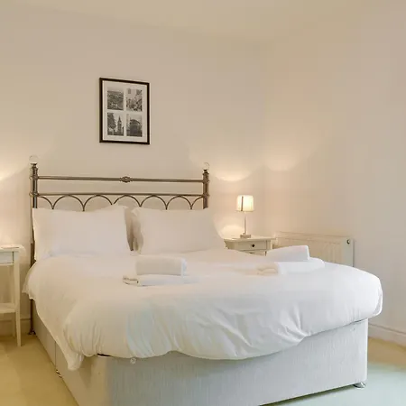 Holiday home Leyfield Coach House