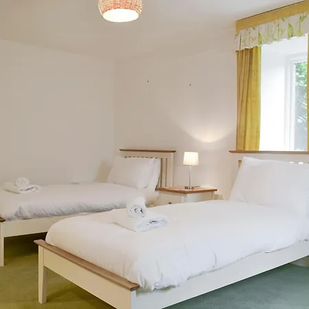 Leyfield Coach House בית נופש *
